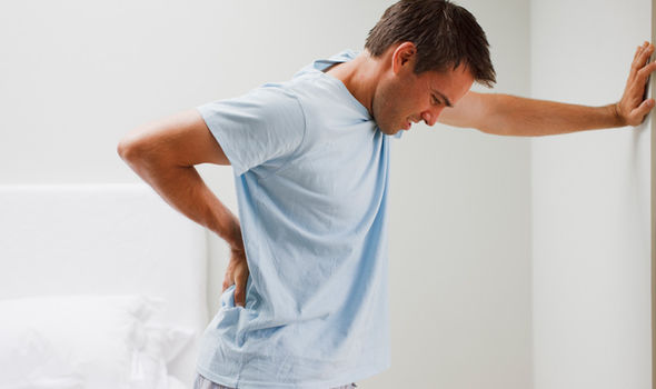 ¿Dolor de espalda por pasar horas en la oficina? ¡Evítalo