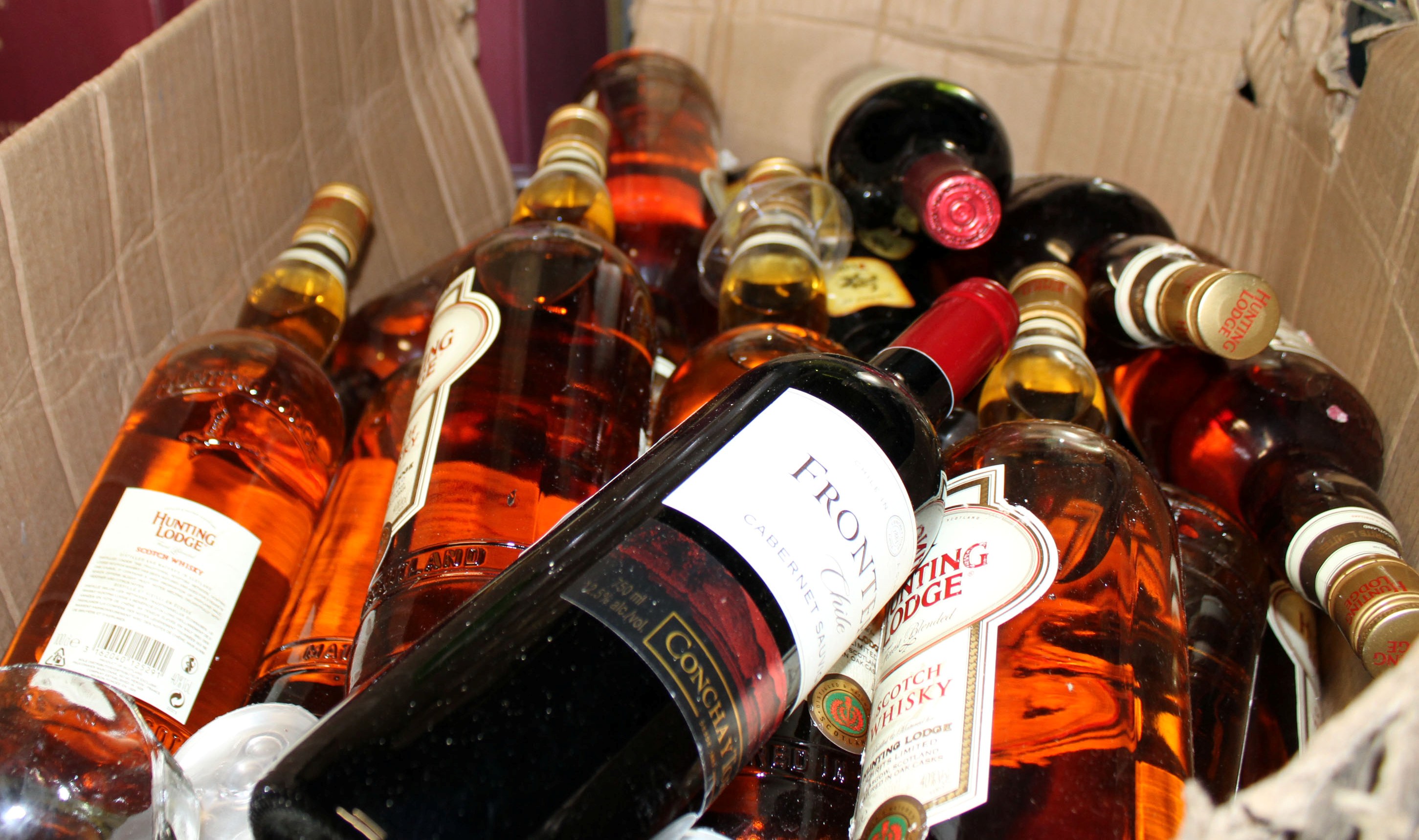 Lo que te puede pasar por consumir licor adulterado