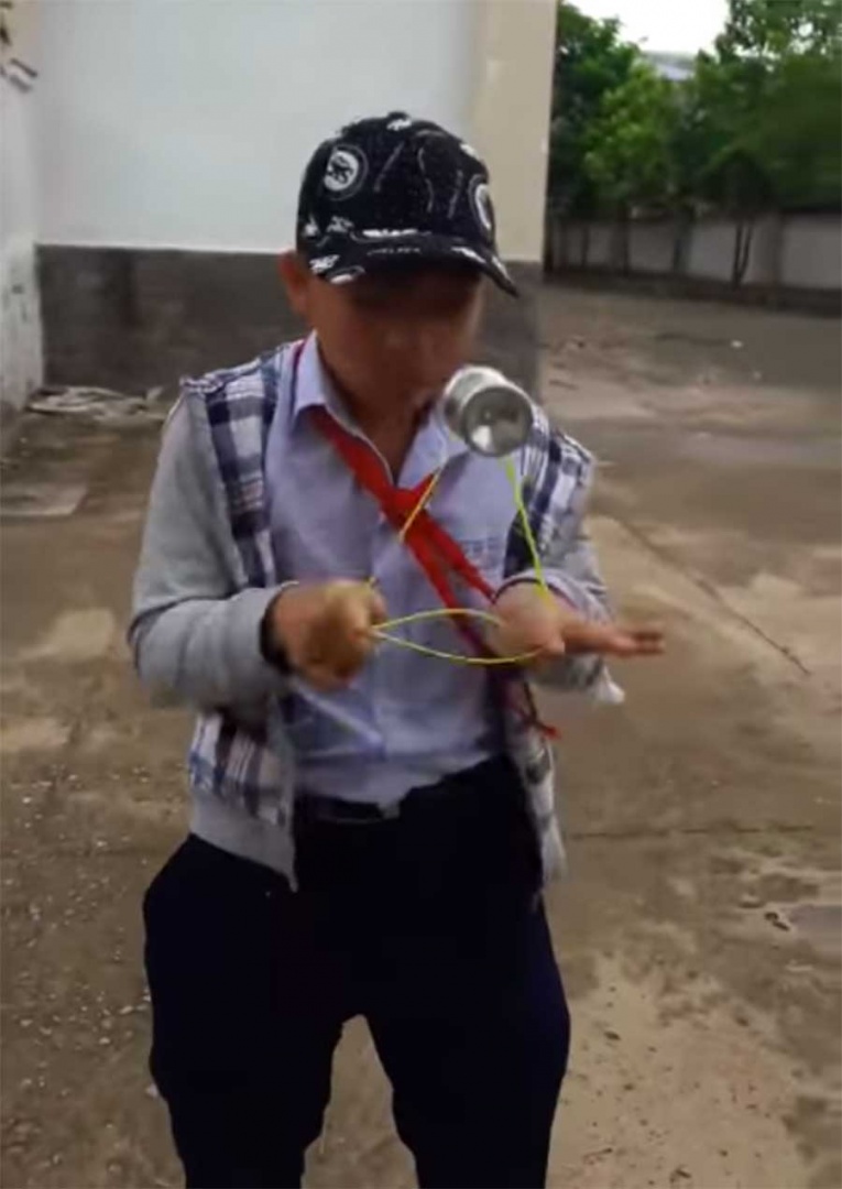 Video: Este niño es el AMO del yo-yo