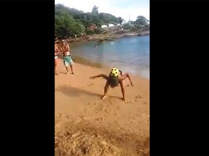 La magia de una abuela con el balón