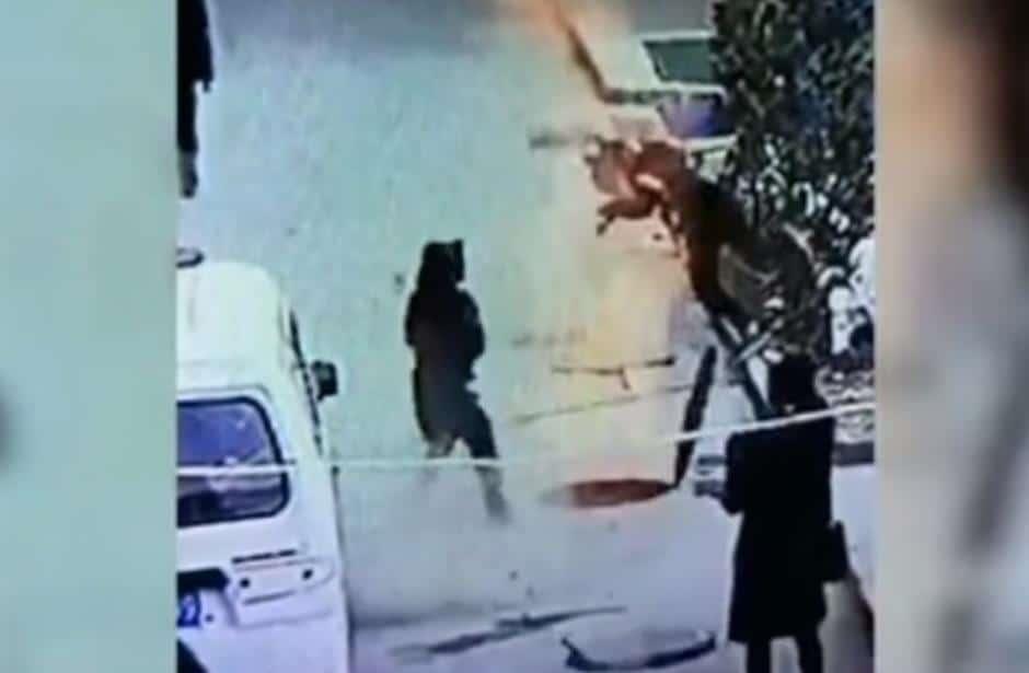 Travesura manda a volar a niño en China