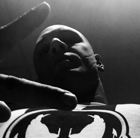 Es oficial, les tenemos la primera imagen de Tom Hardy como Venom