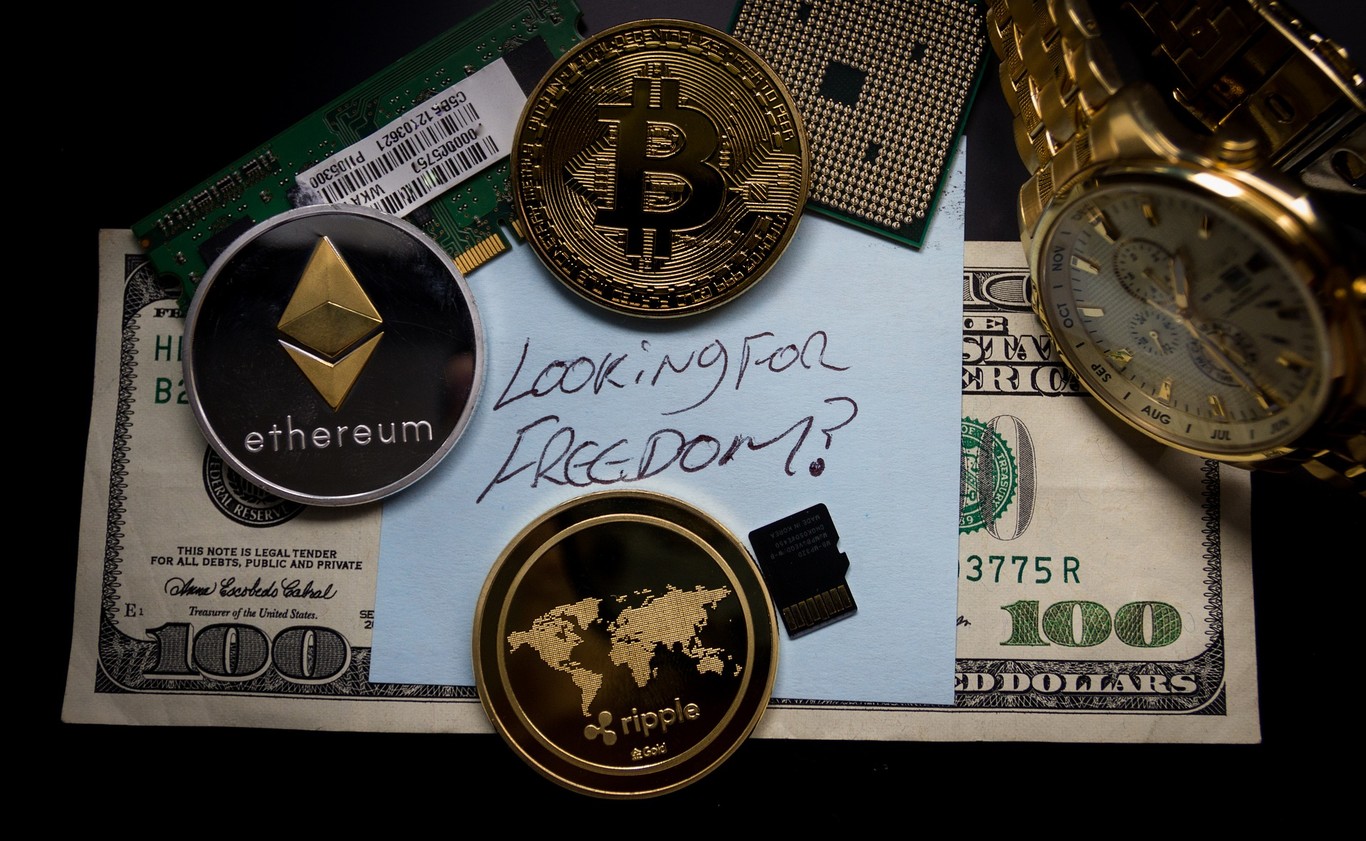Cuál es la diferencia entre criptomoneda, moneda virtual y dinero digital