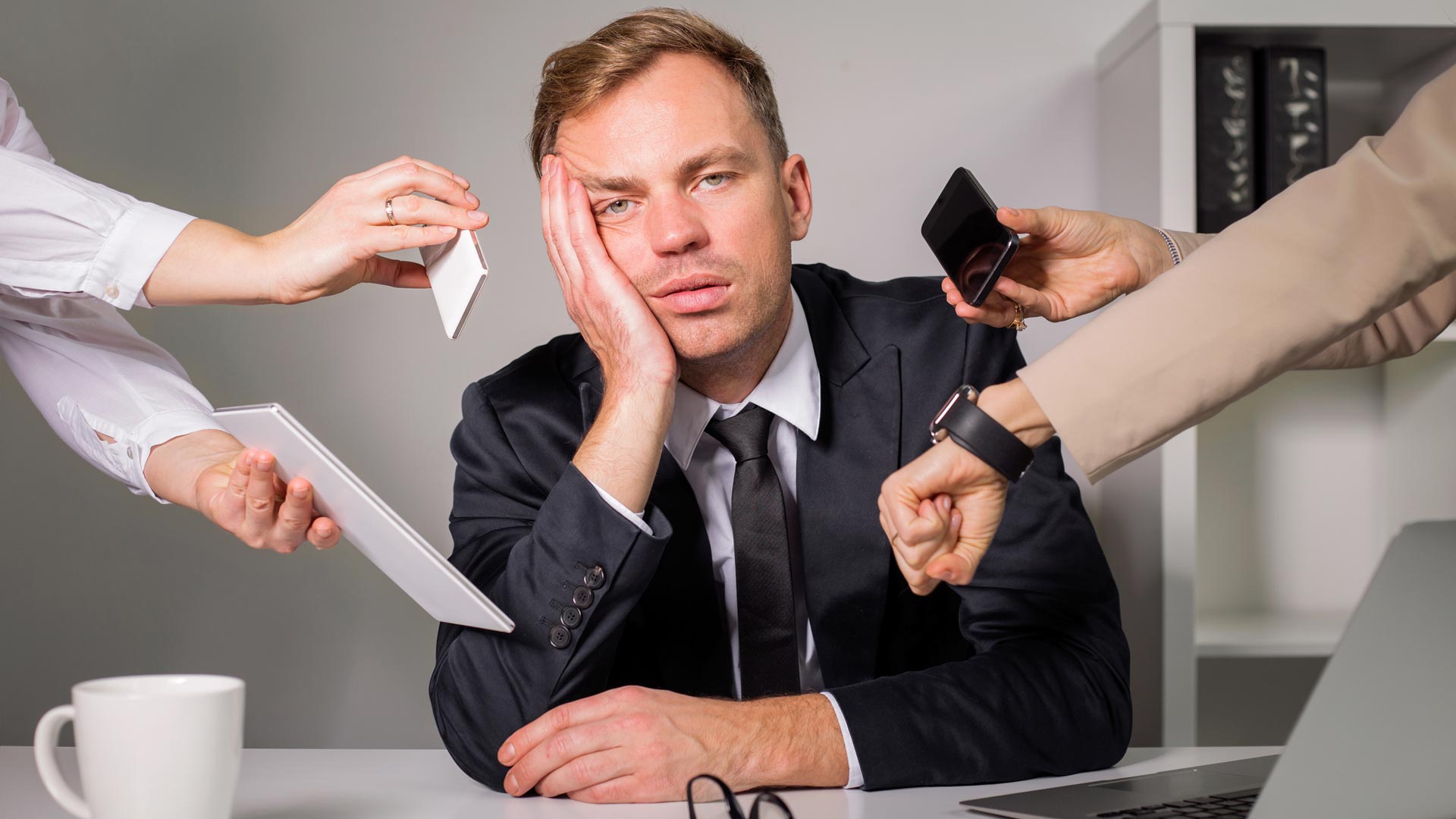 Así puedes sobrevivir a un día aburrido en la #oficina
