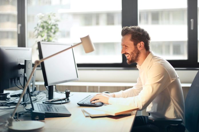 5 maneras de ganar dinero por Internet divirtiéndote