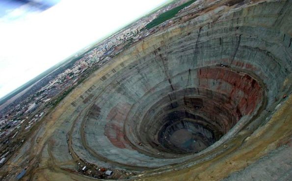 El agujero más profundo del planeta