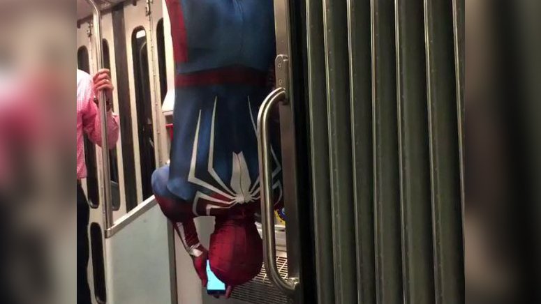El hombre araña… ¿en el metro?