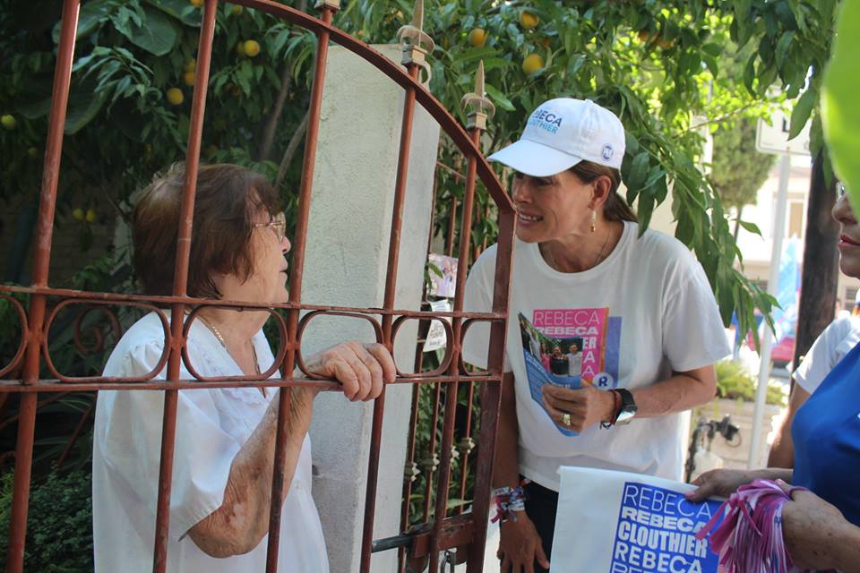 Rebeca Clouthier es corrida de eventos por vecinos