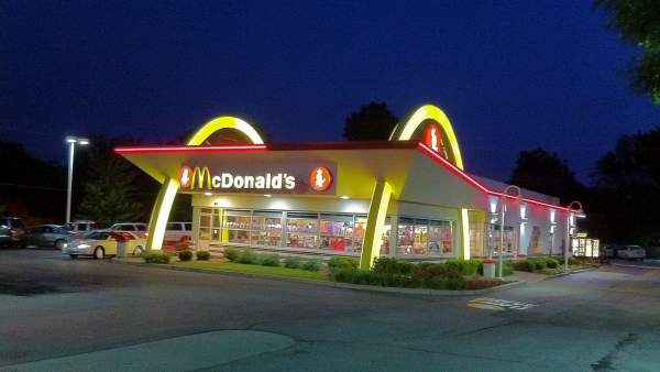 Lechuga contaminada hace enfermar a clientes de McDonald’s en EE UU
