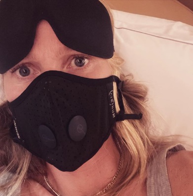Gwyneth Paltrow aprendió en la película ‘Contagio’ ¡ahora se deja ver con cubrebocas!