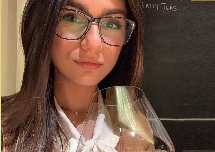 Heroína sin capa, Mia Khalifa ayudara al Líbano con objeto icónico