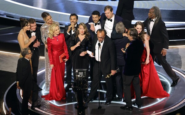 Eugenio Derbez estuvo celebrando en las redes sociales después de ganar el Oscar