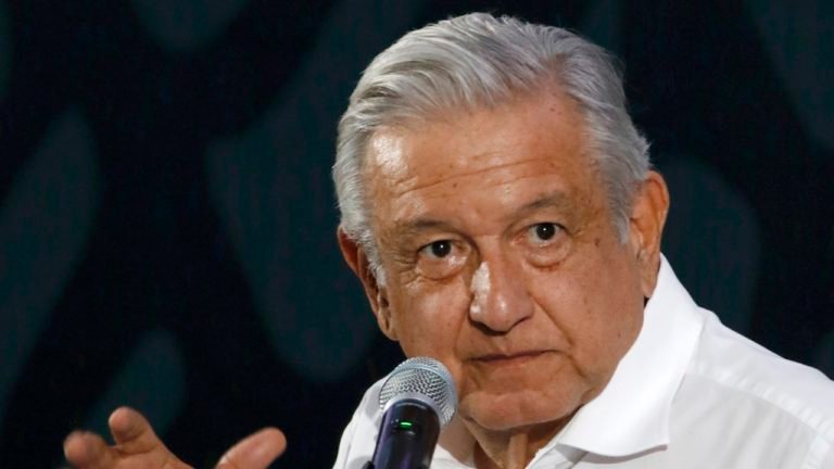 AMLO se compromete a devolver 30 mil hectáreas al pueblo yaqui
