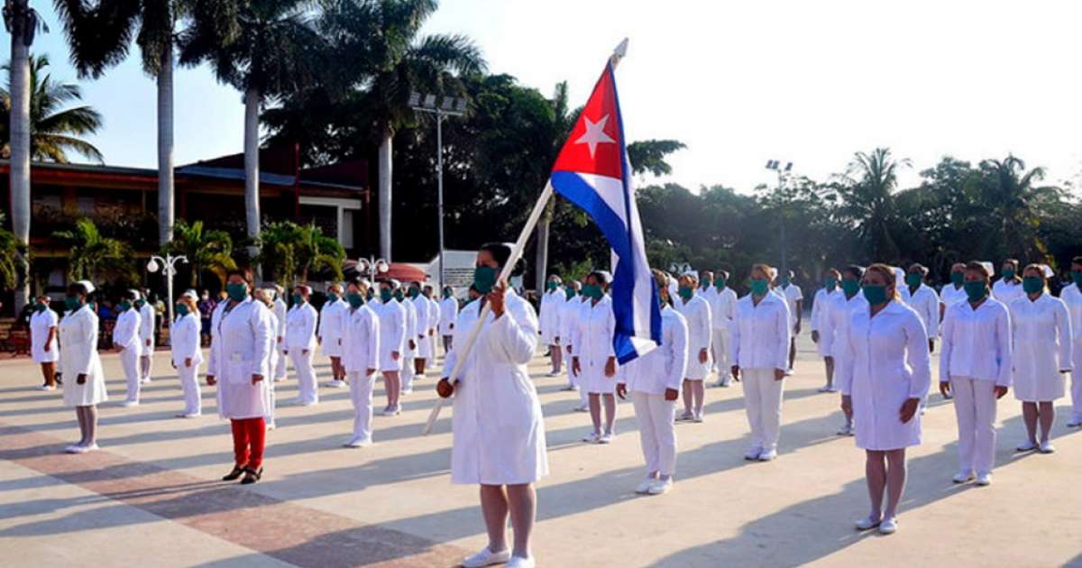 México planea importar miles de médicos cubanos sin contrato laboral