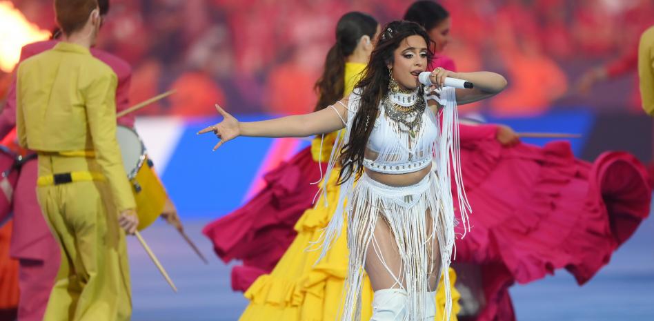 Camila Cabello revela que se orinó en el concierto de la final de la Champions League 2022