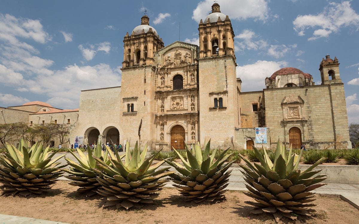 ”Más de Oaxaca…” el libro de Alejandro Murat