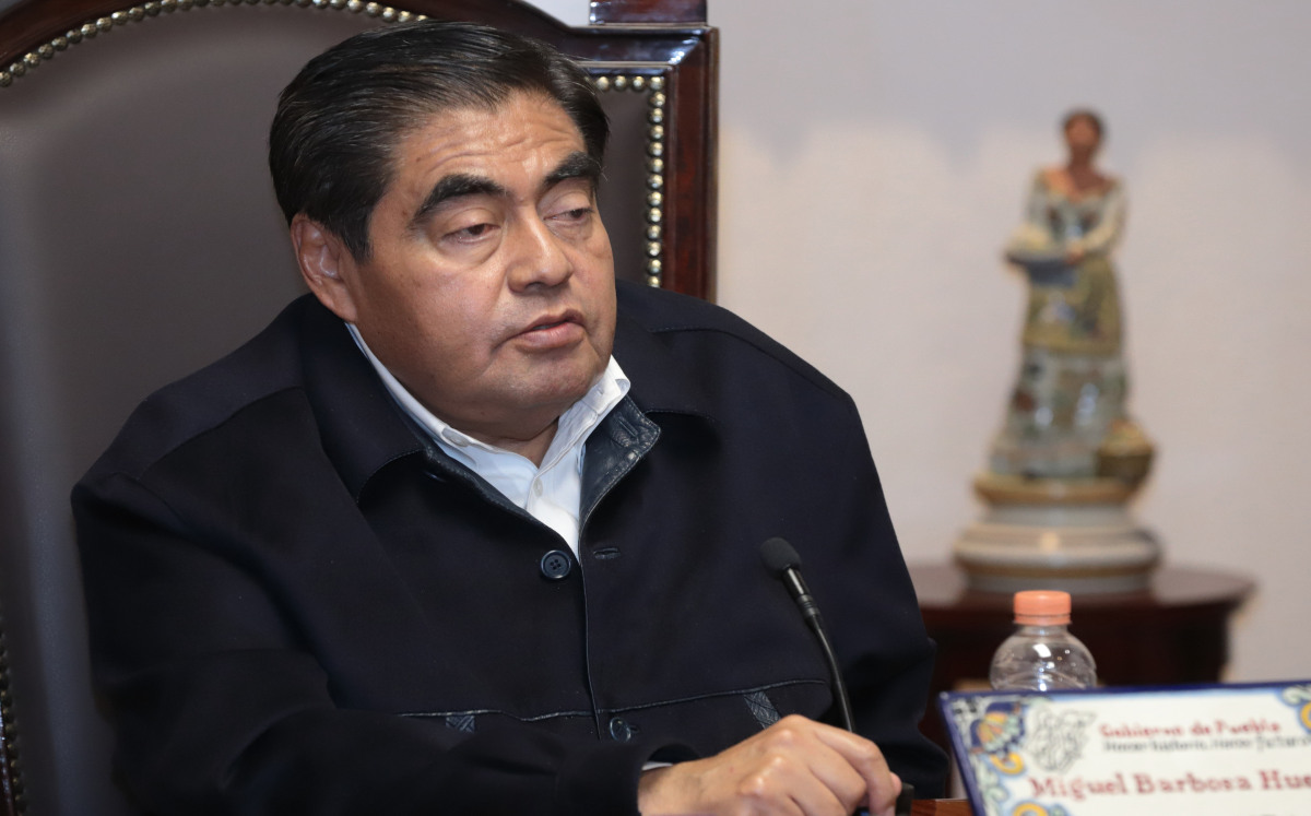 Reportan a gobernador de Puebla hospitalizado