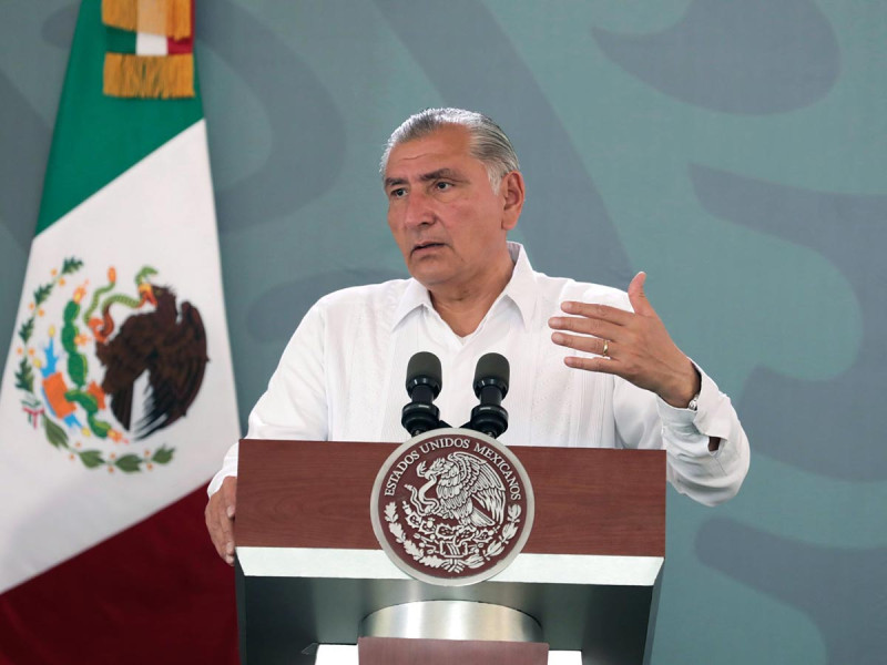 Adán Augusto López, actual secretario de Gobernación es poyado por sus compañeros en reunión de Morena el año pasado
