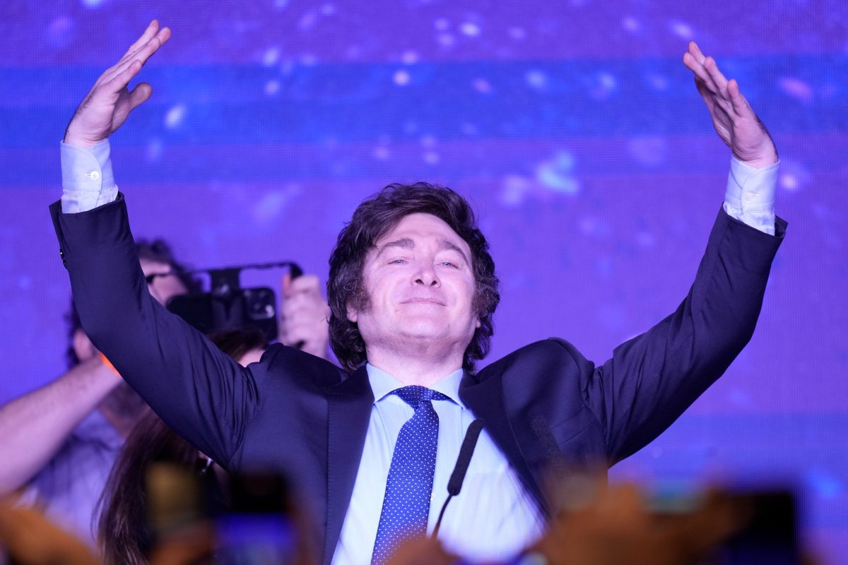 “Javier Milei: El Candidato de Derecha que Causa Revuelo en las Elecciones PASO de Argentina”