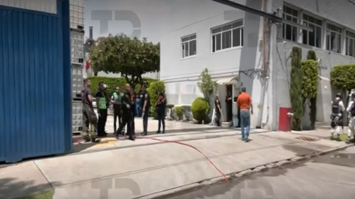Fábrica de químicos provoca nube tóxica tras explosión en Azcapotzalco.
