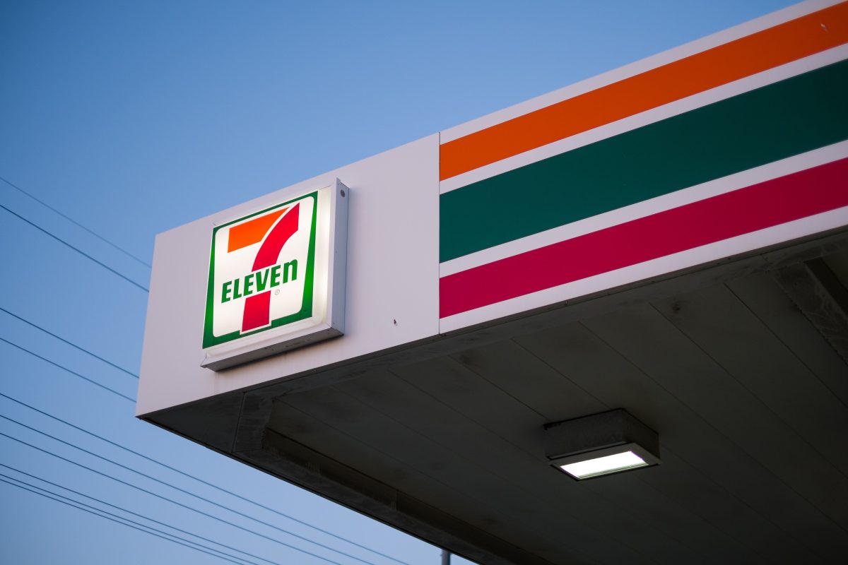 7-Eleven Restablece Pagos con Tarjeta y Ofrece Café Gratis Tras Breve Interrupción
