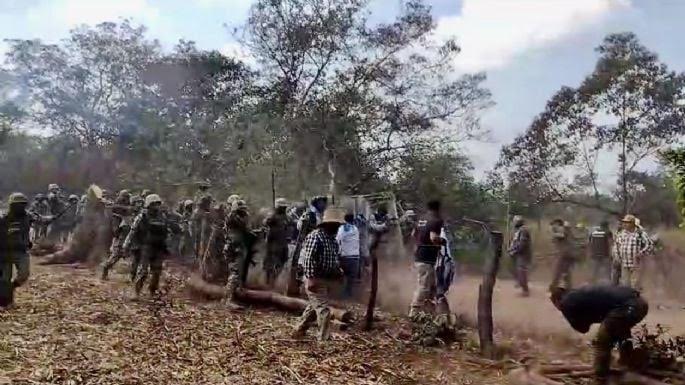 Enfrentamiento en Chiapas: Campesinos repelen al Ejército y Guardia Nacional con palos y piedras.