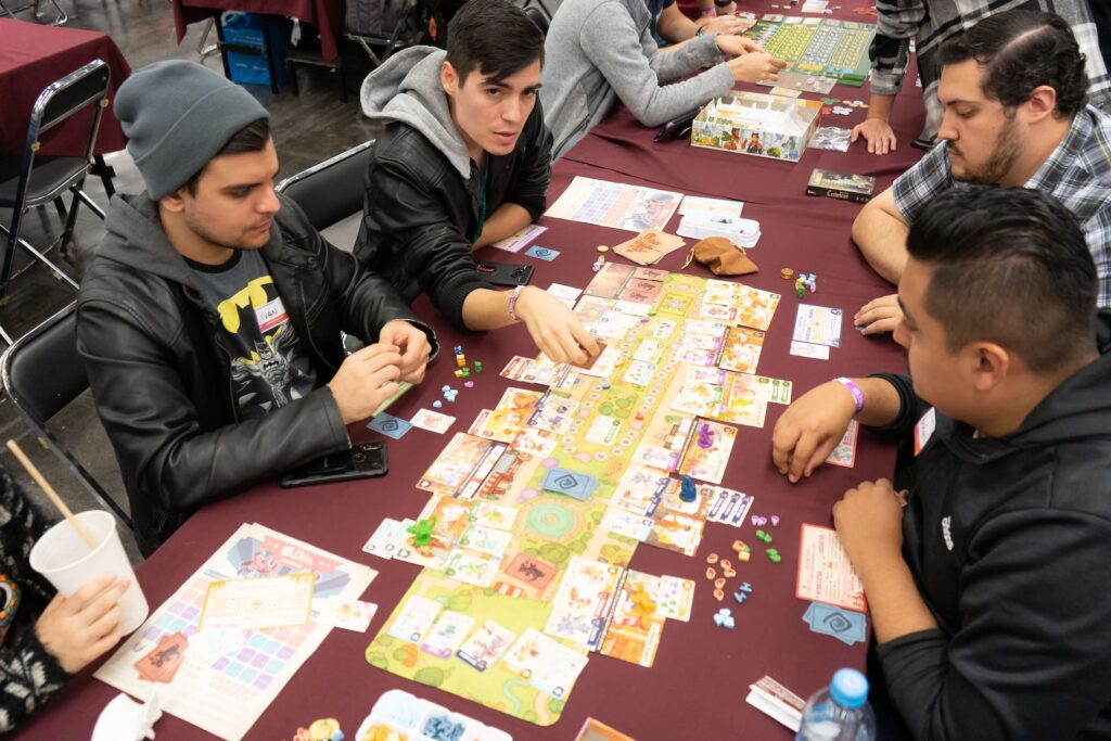 Roll a Game reúne a cientos de aficionados a los juegos de mesa en Monterrey